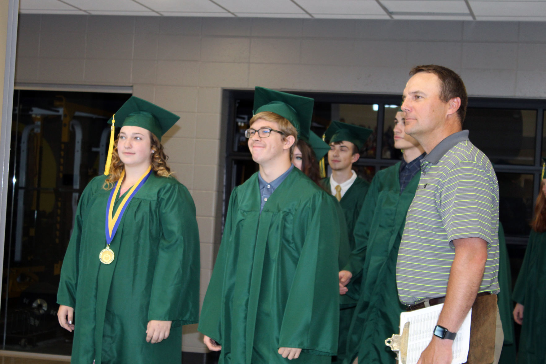 060219-ctzn-news-bd-grad012.jpg